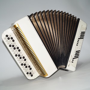 Bayan Timbre Weiß