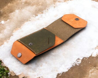 Cartera compacta Vitano "Hades" de piel flor curtida vegetal hecha a mano