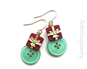 Funky Christmas - Green Vintage Button Earrings with red gifts