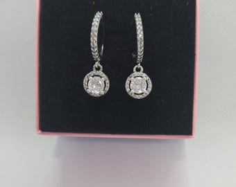 輝く8石ドロップイヤリング、彼女へのギフト、チャームペンダント