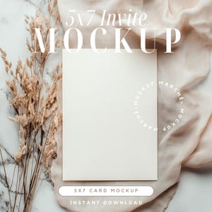 Mockup de cartão elegante, neutro, convite de casamento, maquete de mármore, linho neutro, plano, secagem, floral, cartão, download instantâneo, convite moderno