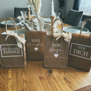 Papier Geschenktüten aus Kraftpapier mit Aufschrift, 4 Stück, als Gastgeschenke für Hochzeit, Geburtstag, Taufe und Babyshower