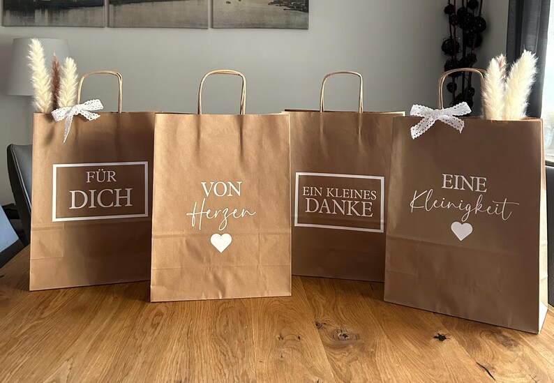 Papier Geschenktüten aus Kraftpapier mit Aufschrift, 4 Stück, als Gastgeschenke für Hochzeit, Geburtstag, Taufe und Babyshower