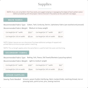 K&ouml;nnte beinhalten: Eine detaillierte Liste der N&auml;hutensilien und Stoffanforderungen f&uuml;r ein Projekt. Der Text enth&auml;lt Stoffarten wie Baumwolle und Denim mit Zuschnittl&auml;ngen f&uuml;r verschiedene Breiten in Zoll und Zentimetern. Es listet auch ben&ouml;tigte N&auml;hwerkzeuge auf.