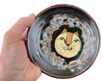 Small Lion Plate in dark brown black, decorative ring or trinket dish