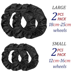 K&ouml;nnte beinhalten: Vier schwarze, kreisf&ouml;rmige Radabdeckungen mit elastischen R&auml;ndern. Das obere Set ist mit LARGE 2 PCS PACK f&uuml;r 18cm-25cm R&auml;der beschriftet. Das untere Set ist mit SMALL 2 PCS PACK f&uuml;r 12cm-16cm R&auml;der beschriftet. Abdeckungen f&uuml;r runde Objekte.