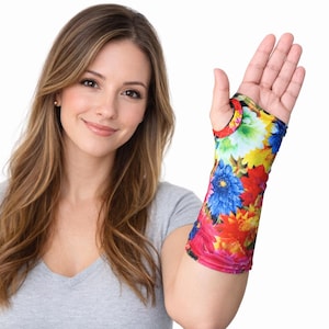 Juego de 2 mangas de compresión florales para la muñeca, soporte para la muñeca para el túnel carpiano, tendinitis y alivio del dolor.