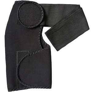 Pode incluir: Suporte de ombro de neopreno preto com al&ccedil;a ajust&aacute;vel e uma &aacute;rea circular acolchoada.