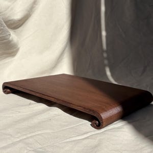 The Scroll – Espositore giapponese in legno per bonsai / Portavaso Zen