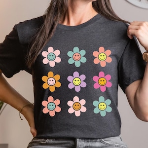Daisy Smile Face Shirt,Daisy Flower Smile Tshirt, Summer Women Gift Tee,Daisy Women&#39;s T shirt, Floral Gift For Women,Mom Trendy Flower Shirt