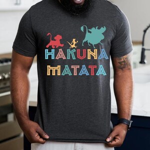 Chemise Hakuna Matata, chemise Animal Kingdom, chemise Disney Le Roi Lion, chemise Timon, chemise Pumbaa, chemise Safari Disney, chemise voyage Disney