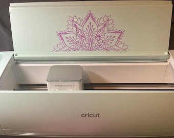 Adesivo per auto con mandala floreale a metà