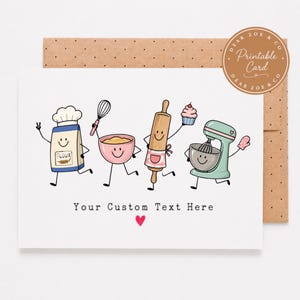 Può includere: Un biglietto d'auguri bianco con un'illustrazione a cartoni animati di un sacco di farina, una frusta in una ciotola, un mattarello e un'impastatrice, tutti con facce sorridenti. Il testo 'Your Custom Text Here' è stampato con un piccolo cuore rosso.