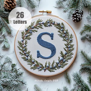 Patrón de bordado a mano con adornos del alfabeto, bordado de letras personalizado, plantilla de bordado a mano con monograma navideño, idea de regalo de Navidad