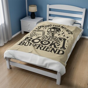 Looking for My Next Book Boyfriend Blanket - Perfect Gift For Book Readers & Bookish Friends - Dark Romance Reading Blanket