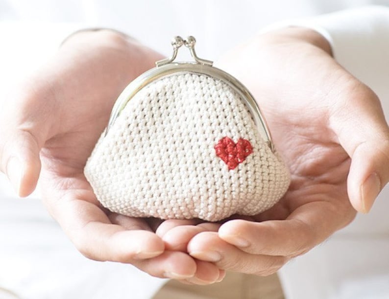 Crochet coin purse, Love My Heart in white image 1