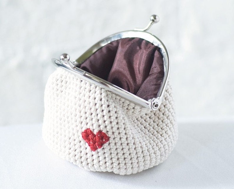 Crochet coin purse, Love My Heart in white image 3