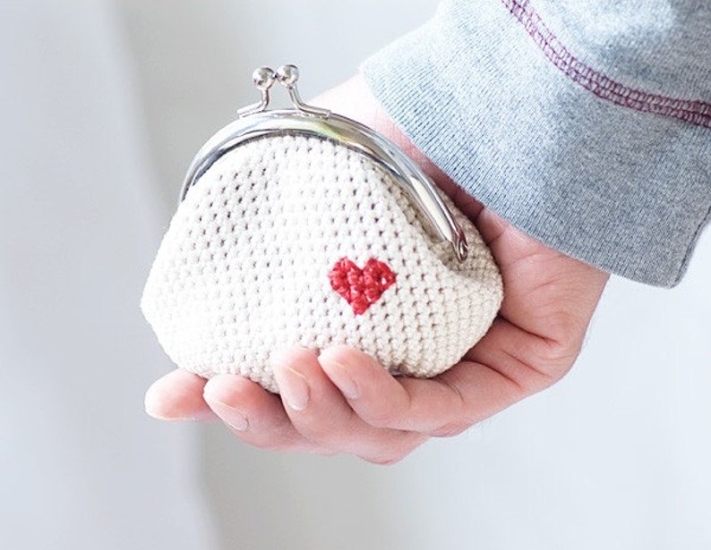 Crochet coin purse, Love My Heart in white image 2