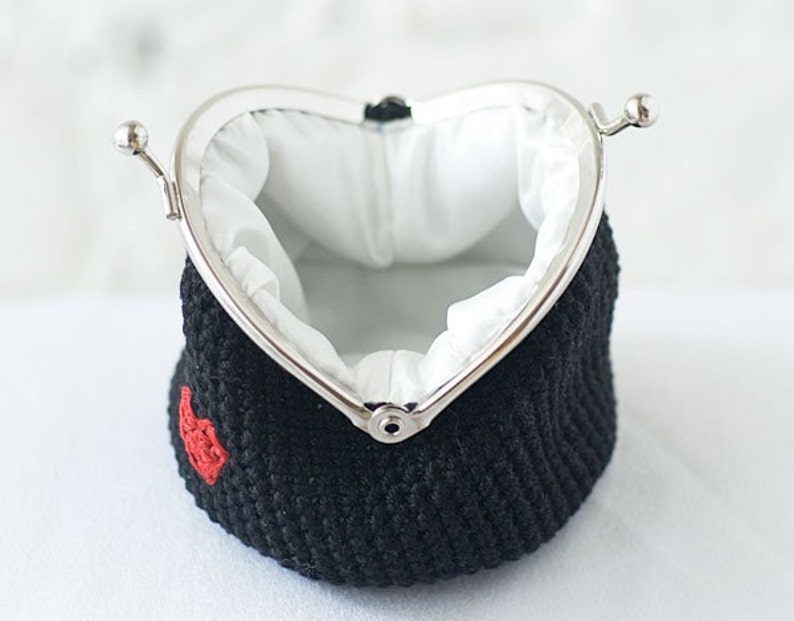 Crochet coin purse, Love My Heart in Black image 2