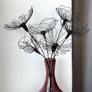 Drahtstrauß. Drahtblumen. Drahtblumen