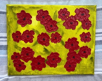 テクスチャのある花の絵画 | ベージュとクリムゾンの花びらアート
