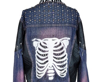 Skelet jas gevechtsjas goth jas punk jas aangepaste jeansjas | oversized jas leren jas | denim jack met studs | maat XL