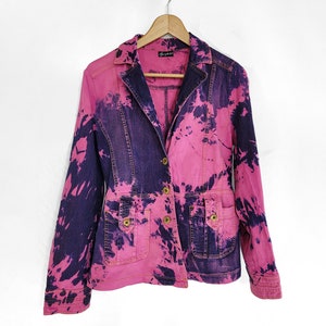flamingo roze spijkerjasje denim blazer met acid wash | Jaren &#39;90 jeansjasje tie-dye jasje festivaljasje| Jean-jasje maat M