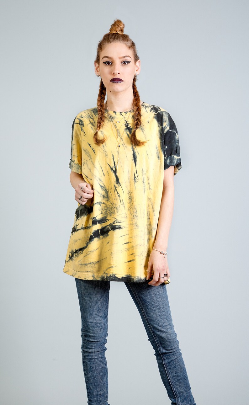 how to make a black and yellow tie dye shirt