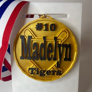Baseball or Softball Medal.  Personalized with Each Player&#39;s Name!