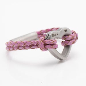 Anpassat rosa läderarmband för kvinnor - Personliga minnessmycken