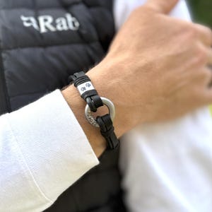 Leren urnarmband heren: crematiesieraden, gegraveerde herdenkingsaandenken