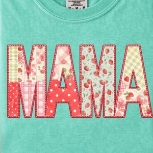 Diseño PNG y DTF de patchwork con efecto acolchado vintage y estampado floral para el Día de la Madre. Descarga digital.