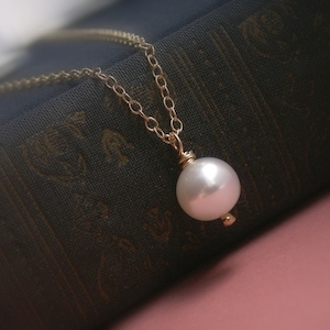 Dainty pearl necklace, single pearl pendant, freshwater pearl solitaire, June birthstone necklace, gold or silver chain, dainty necklace,