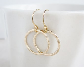 Hammered gold hoop earrings, minimalist gold earrings, dainty circle earrings, gold drop earrings, every day earrings, minimal gold jewelry