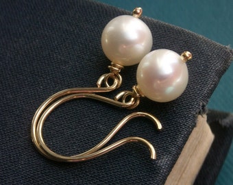 Simple pearl earrings, freshwater pearls, bridesmaid earrings, handmade earrings, gold or silver earrings, bridesmaid gift, dangle earrings