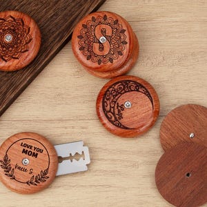 Bread Lame with Custom Text, Custom Engraved Wood Bread Scoring Tool, Personalized Name UFO Round Bread Lame with Pouch, Gift for Baker