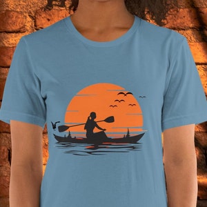 Camiseta de kayak - Camiseta retro de remo al atardecer - Camiseta de kayak al atardecer - Camiseta vintage de kayak - Camiseta de piragüismo - Camiseta de deportes acuáticos - Camiseta de equipo de kayak