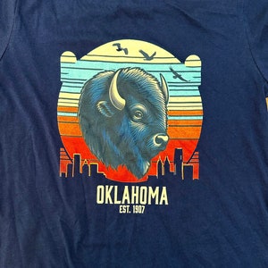 Oklahoma Bison Zustand T-Shirt, Oklahoma Liebhaber Geschenk, Heimat Zustand Shirt, Oklahoma Rundhals T-Shirt, Oklahoma Reise Souvenir Bekleidung