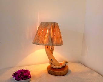 Tischlampe, Holzlampe, Nachttischlampe, hängende Lampenschirme in Bast, handgefertigte Holztischlampe, Strohlampenschirm für Schlafzimmer oder Wohnzimmer, rustikal
