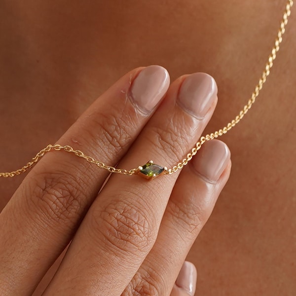 Collar minimalista con piedra natal marquesa, collar con una sola piedra natal, collar pequeño de oro, regalo de cumpleaños para ella, collar para mamá, regalo de Navidad