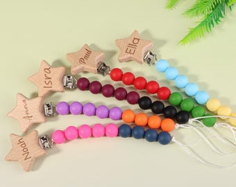 Sujetachupetes personalizado, con nombre grabado, ideal como regalo para baby shower, bautizo o para padres primerizos. Cadena para chupete, estilo boho, hecho a mano.