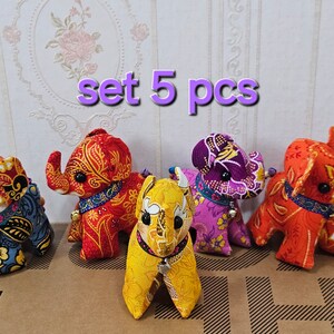 Set mit 5 Thai Elefanten - Authentische thailändische Stoffmuster, perfekte Souvenirs & Geschenke