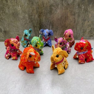 Handgemachte Thai Elefant Puppe | Verschiedene Farben und Muster | Das perfekte Souvenir Geschenk [Größe s]