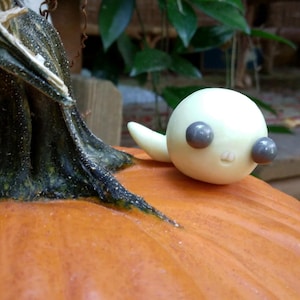 Cute Worm Figurine, Ghost Worm, Pet Worm, Halloween Worm, Worm with Teeth, Figurine,Adopt a Worm, Worm Friend, Cute Worm,Worm Figure