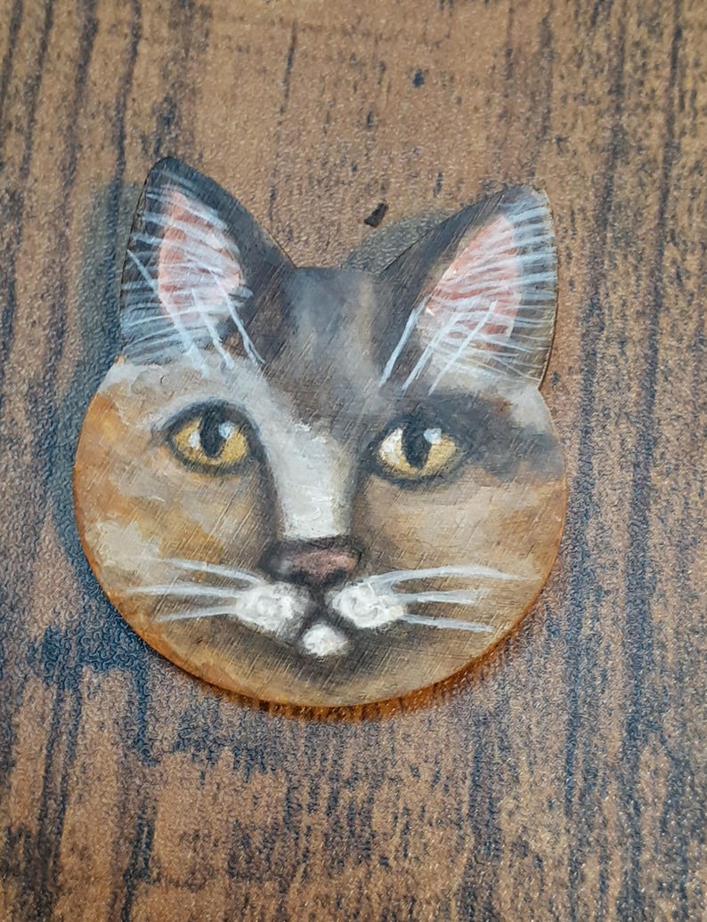 Hand Painted Tortie Cat Brooch: Folk Art Jewelry - Etsy