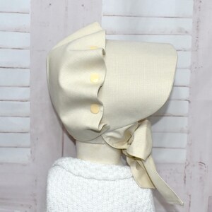 Bonnet beige, Bonnet à volants couleur sable, Bonnet pour bébé, Bonnet pour fille, Bonnet à boutons, Bonnet de style vintage, Chapeau beige, Bonnet pour petite fille
