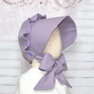 VENTE bonnet lilas, bonnet à volants violet, bonnet pour bébé, bonnet fille, bonnet boutonné, bonnet de style vintage, chapeau fuchsia, bonnet petite fille