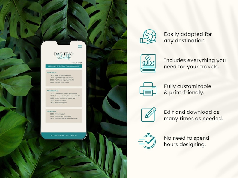 Op de afbeelding: Een smartphone toont een reisroute met de titel "DAY TWO Schedule" tegen een achtergrond van weelderige groene bladeren. Het scherm toont een schema voor 8 augustus, met pictogrammen en tekst die de kenmerken van de route beschrijven: aanpasbaar, inclusief, aanpasbaar en bewerkbaar.