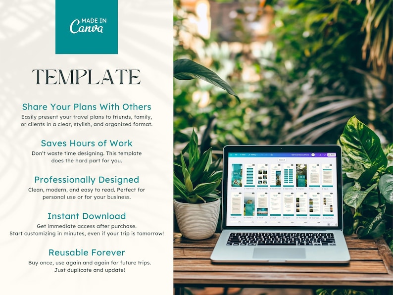 Op de afbeelding: Een laptop met een reis templates ontwerp, geplaatst op een houten tafel met een groene plant in een witte pot. De tekst "TEMPLATE" en andere beschrijvende tekst zijn zichtbaar. De achtergrond toont weelderig groen.