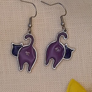 Handmade Cat Butt Flower Earrings | Resin with Pressed Real Tiny Flowers | Unique Cat Lovers Gift